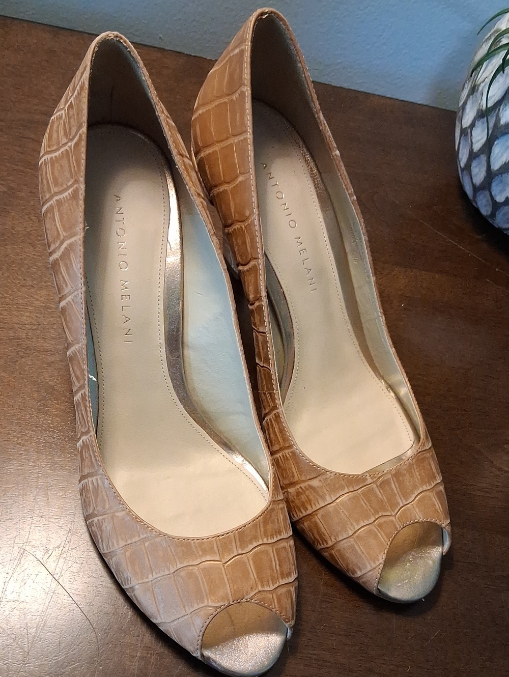 ANTONIO MELANI Tan Croc-Embossed Peep-Toe Pumps